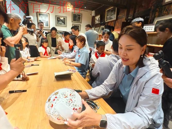 奥运冠军边疆行志愿服务活动走进红河 奥运冠军边疆行志愿服务活动走进红河